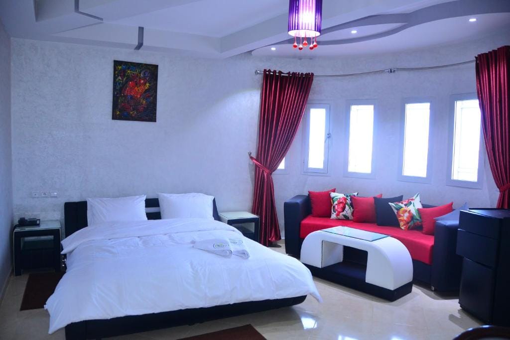 Hôtel Hadaik Ain Asserdoune — 1