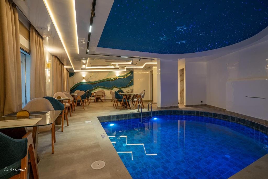 Hotel Esmeralda — 4