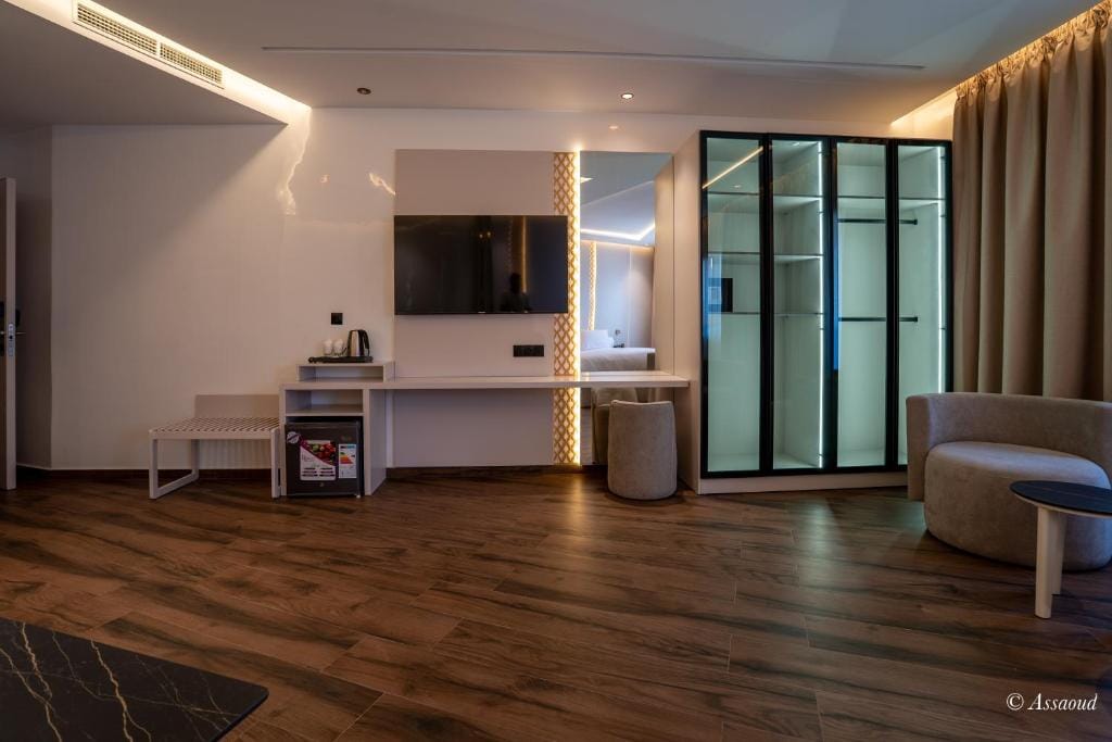 Hotel Esmeralda — 5