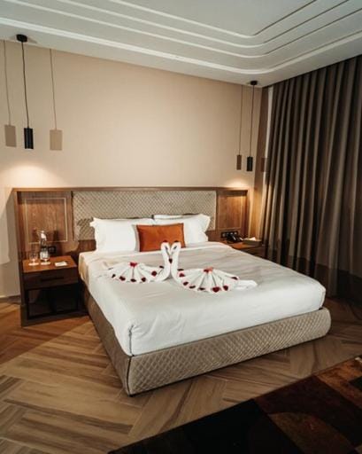 City Hotel by Waves — 1