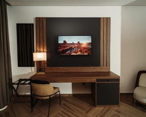 City Hotel by Waves — 5