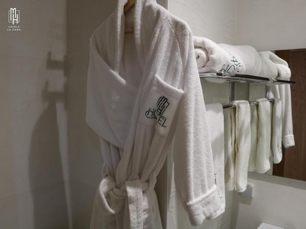 MH HOTEL LA CASA — 3