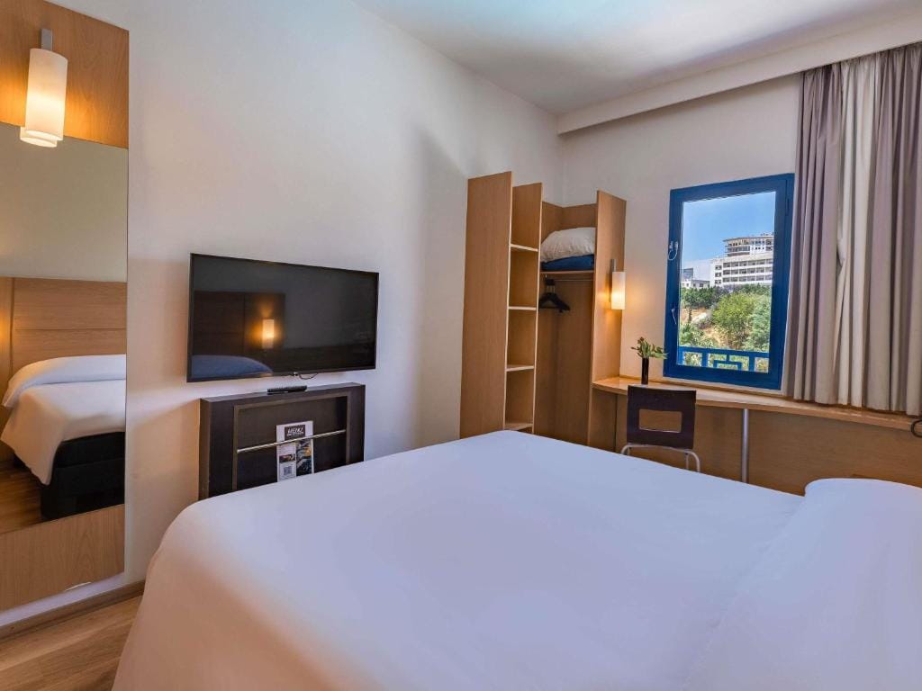 Ibis Meknès — 1